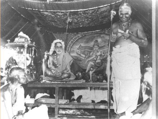 His Holiness Śrī Kāñchi Kāmakoti Sankarācharya Śrī Chandrasekharendra Saraswathi Mahā Swāmiji and Kripananda Variar Swamigal
