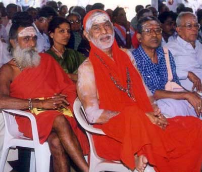 Sadhu Ram at right, Valli Malai Balananda at left