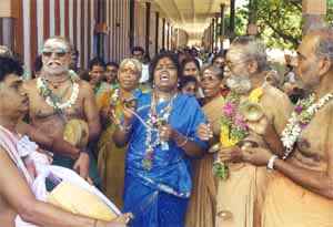 Sakthimahesvari and party bhajanai at Tiruchendur